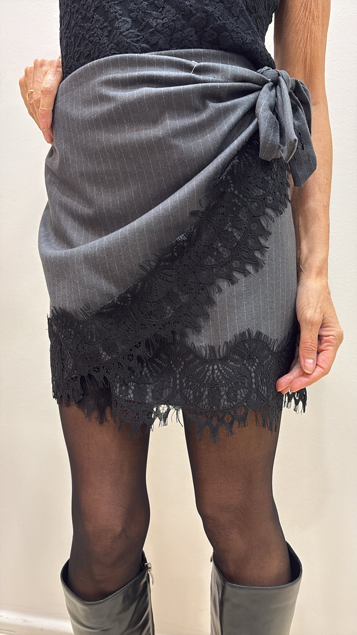 Gonna pareo con bordo pizzo E 7361