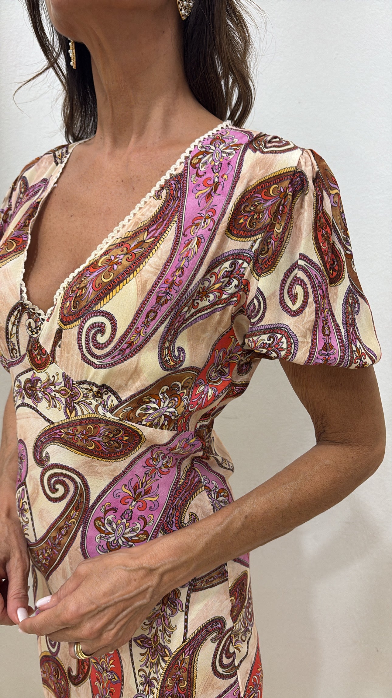 Abito fantasia con profilo macrame