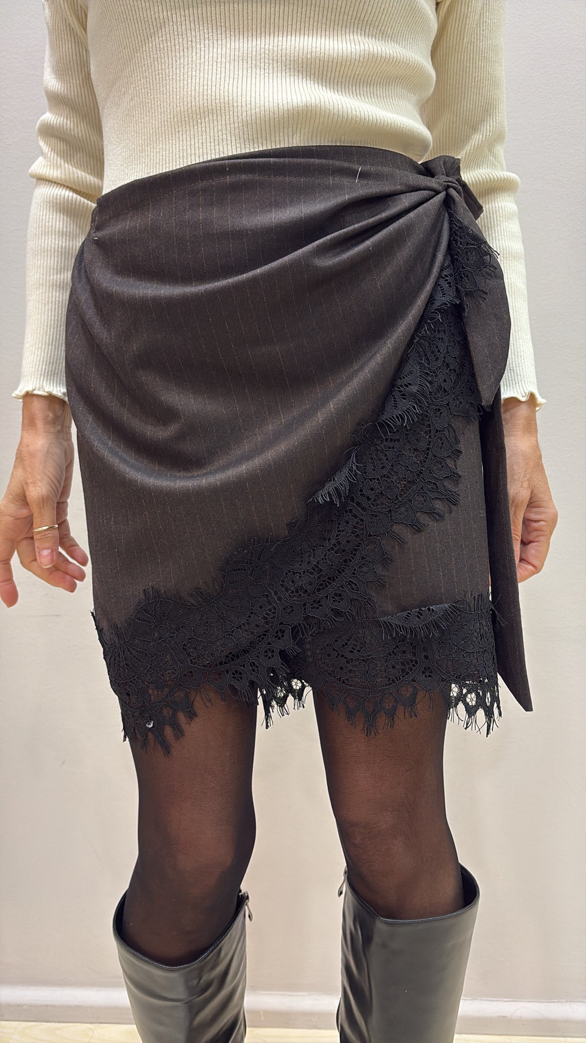 Gonna pareo con bordo pizzo E 7361