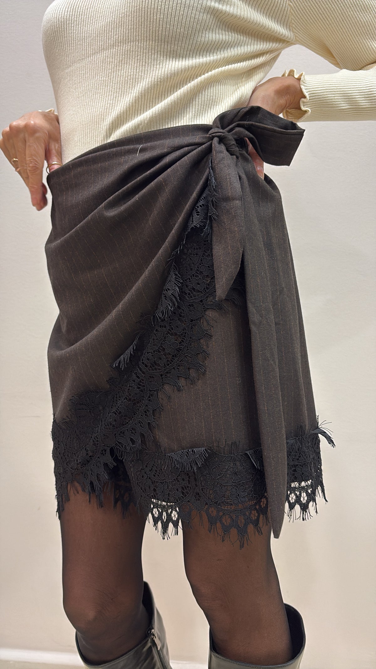 Gonna pareo con bordo pizzo E 7361