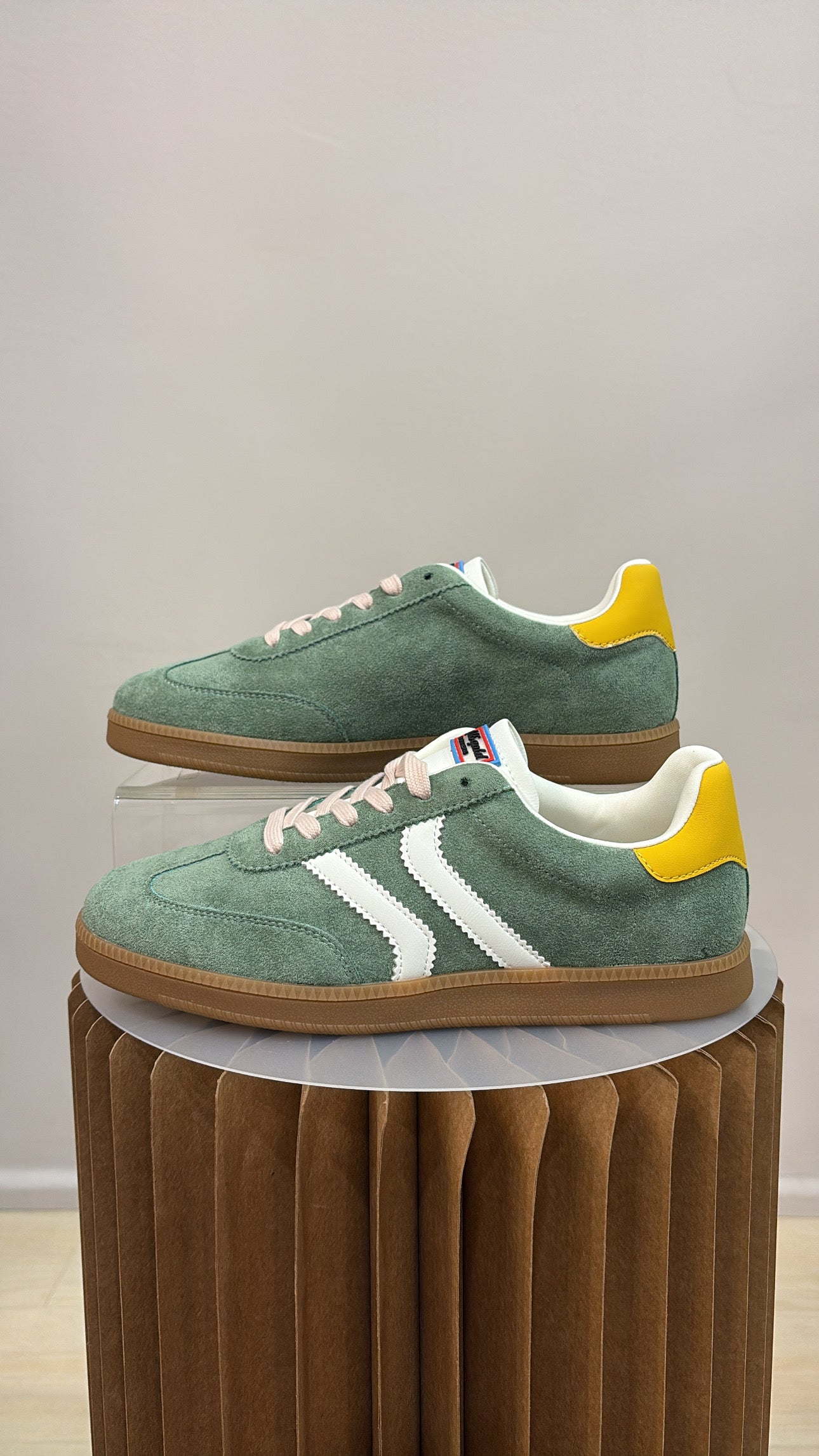 Sneaker