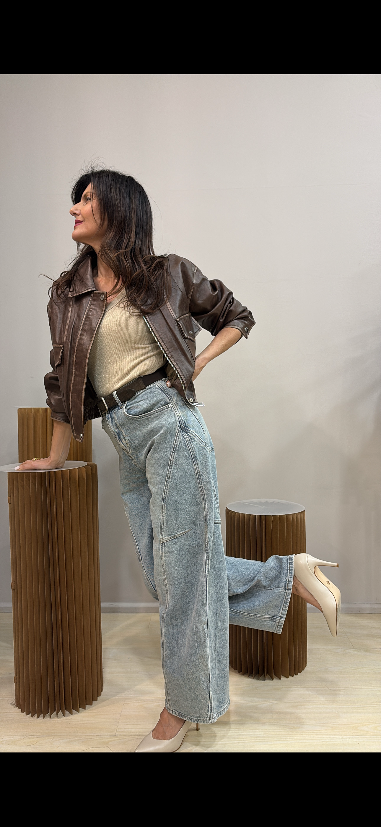 Jeans barrel con cuciture
