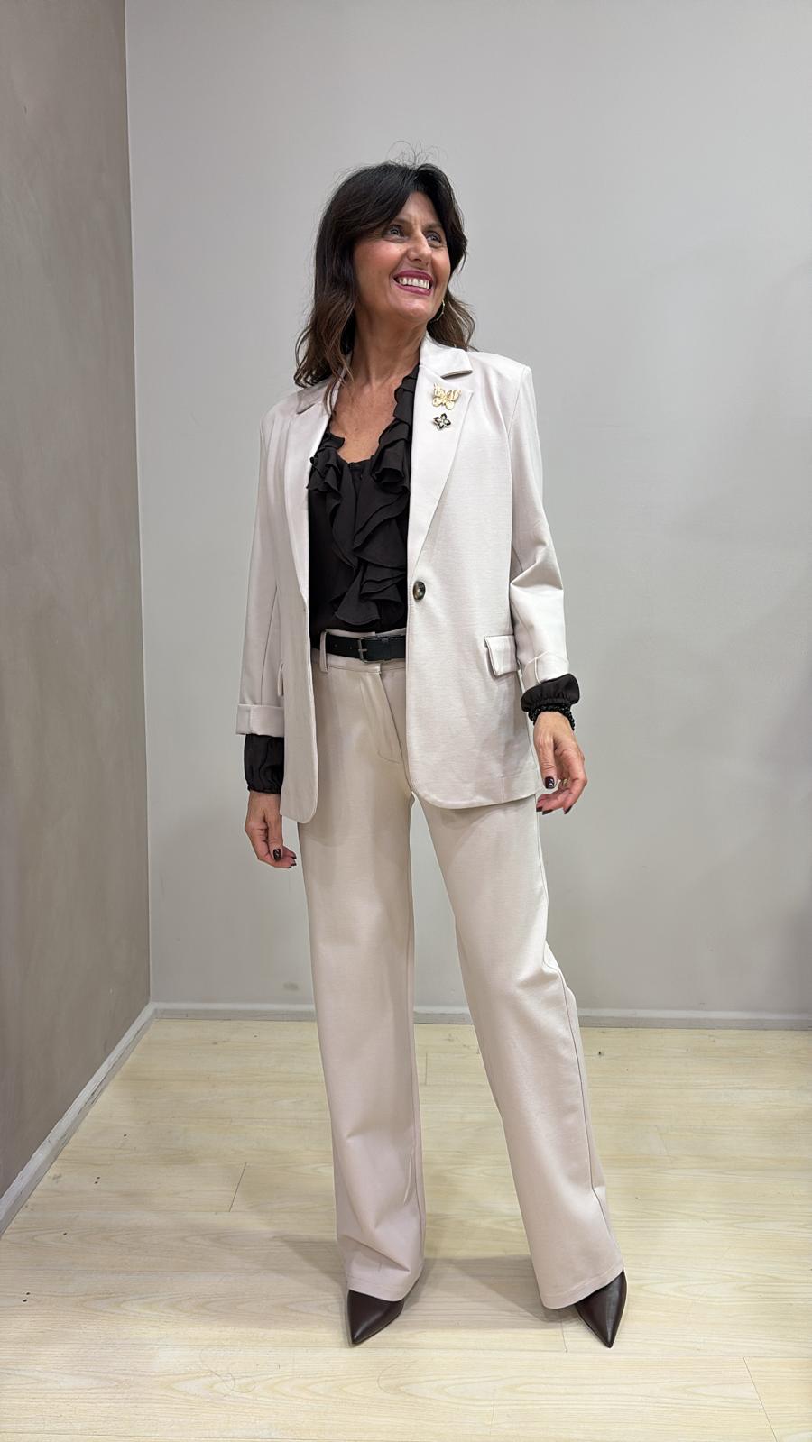 Blazer KIKISIX Punto Milano – Sartorialità con un Tocco Glam